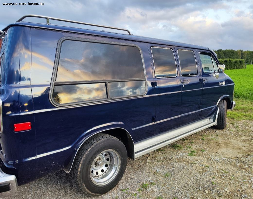 Dodge B250